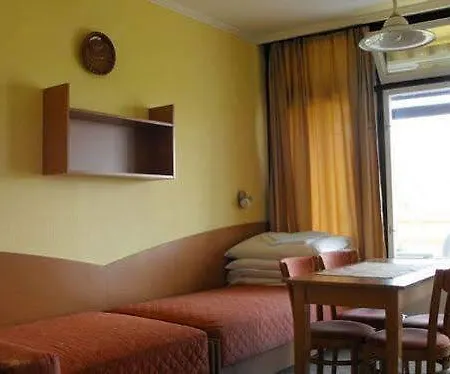 Kosztolanyi Apartmanhaz アパートホテル 3*
