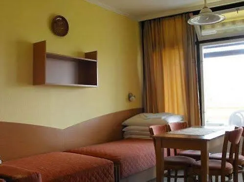Kosztolanyi Apartmanhaz Aparthotel 3*